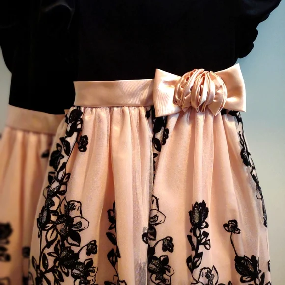 Girls dress - Picture 3 of 7